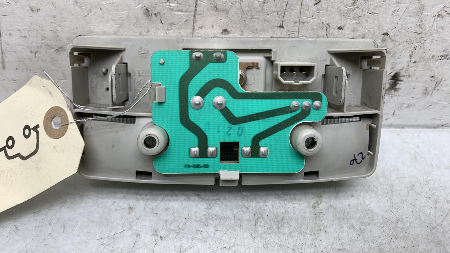 Eclairage de plafonnier SKODA FABIA 1 PHASE 1 Diesel - 1