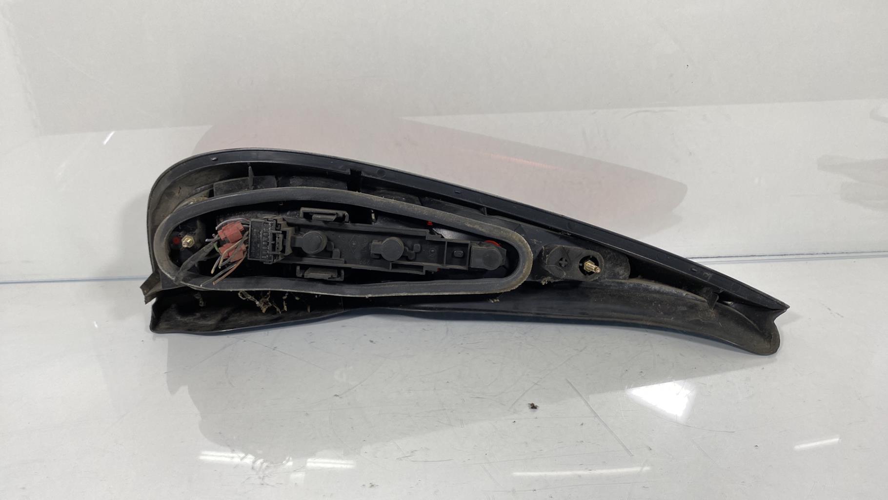 Fanale posteriore principale destro (luci) RENAULT LAGUNA 1 PHASE 2 BREAK Diésel - 1