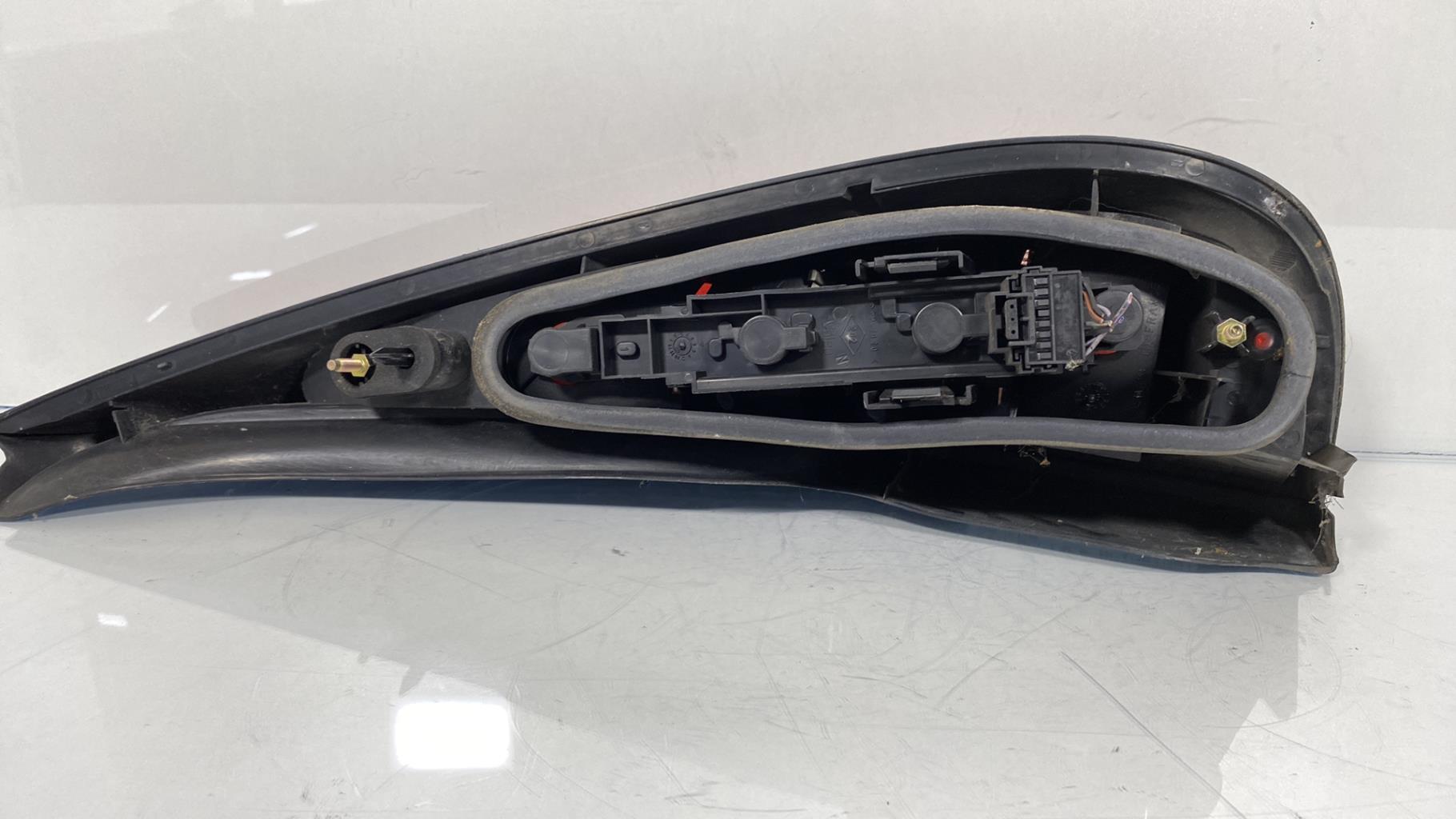 Fanale posteriore principale sinistro (luci) RENAULT LAGUNA 1 PHASE 2 BREAK Diésel - 1