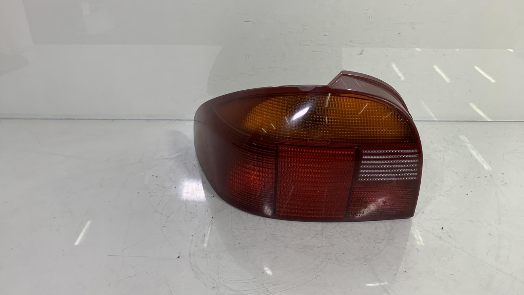 Fanale posteriore principale sinistro (luci) FORD MONDEO 1 PHASE 1 Diésel - 1