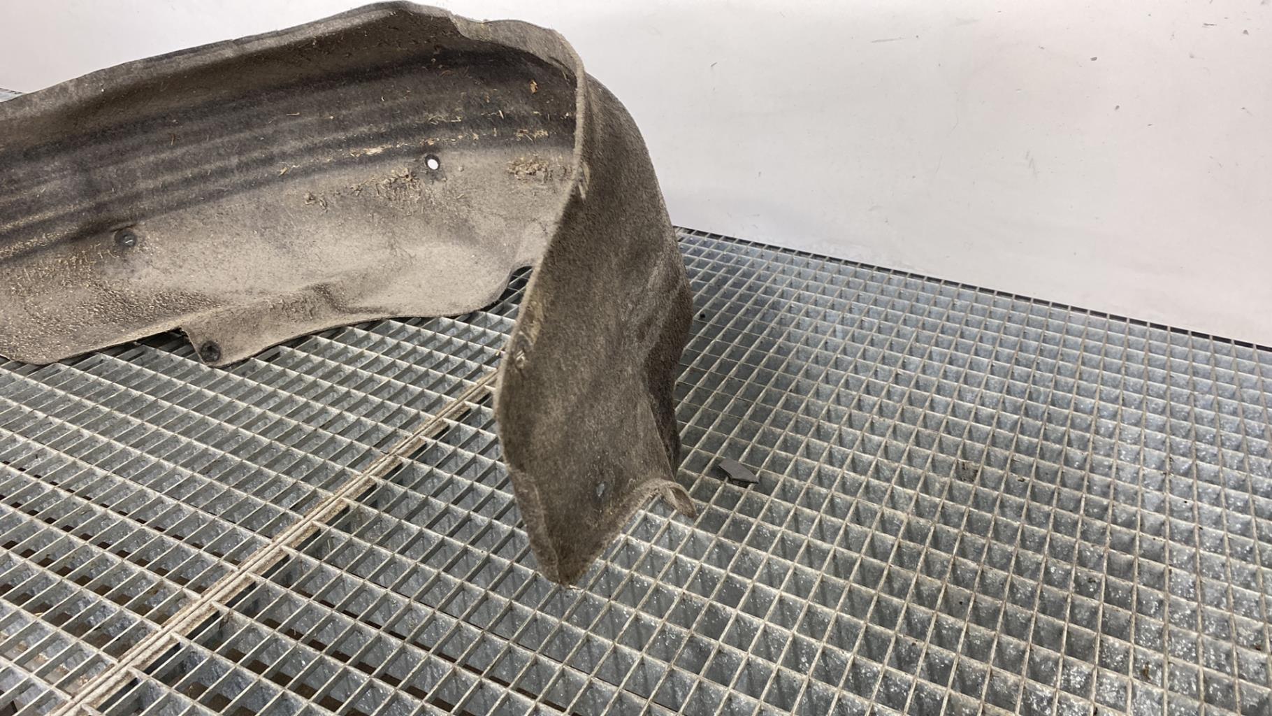 Parasale posteriore sinistro BMW SERIE 1 E87 PHASE 2 Diésel - 1