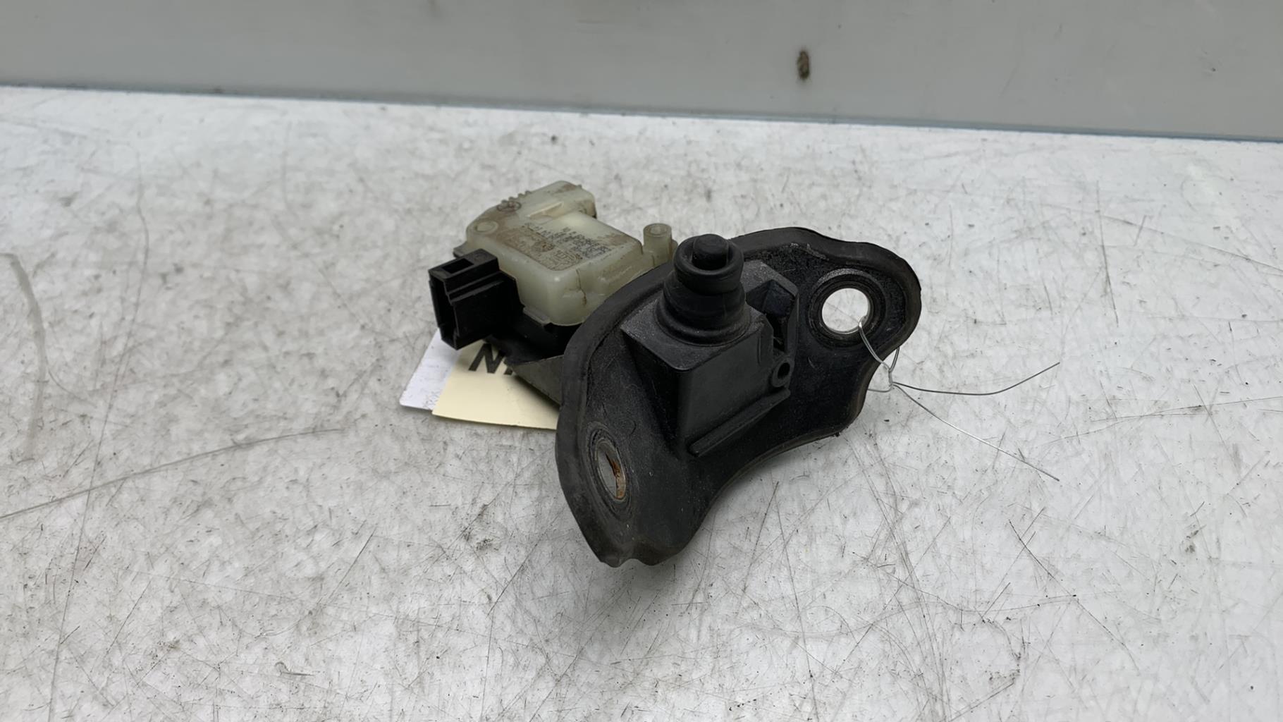 Attuatore chiavistello sportello carburante MERCEDES CLASSE CLS 219 PHASE 1  - 1