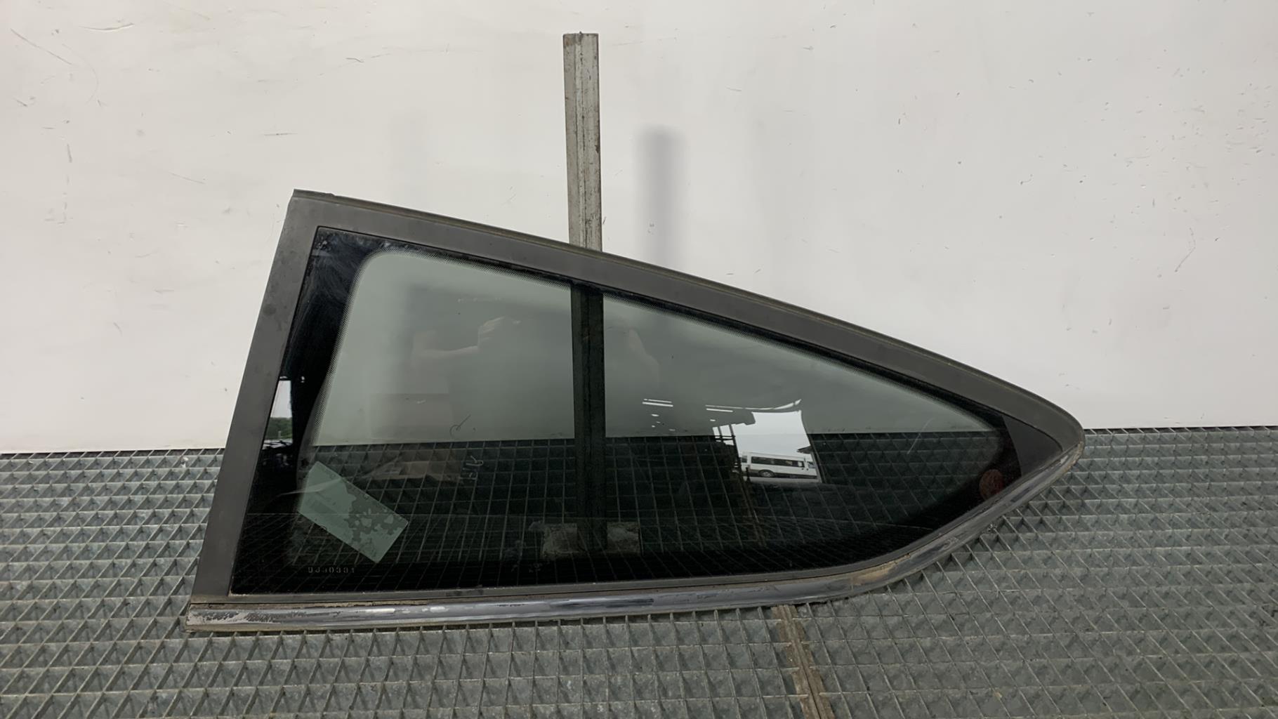 Custode arriere gauche FORD FIESTA 6 PHASE 1 Diesel - 1