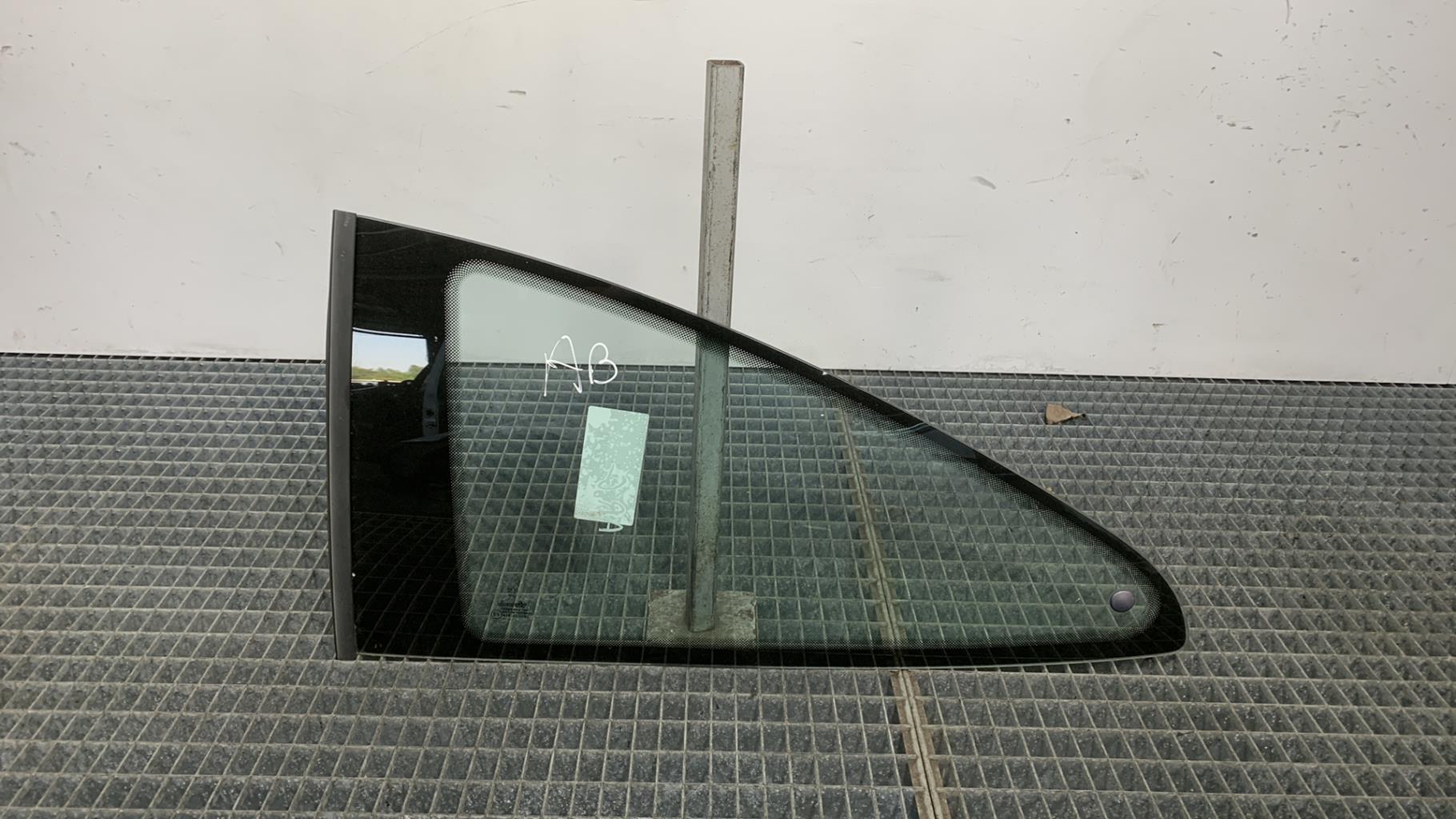 Custode arriere gauche PEUGEOT 406 COUPE Essence - 1