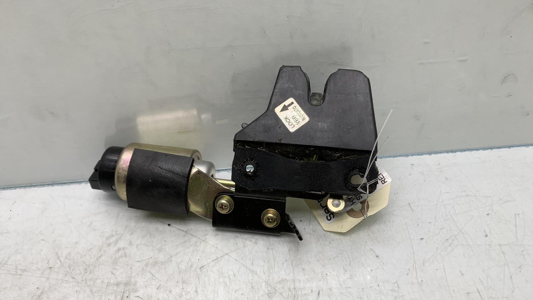 Serrure de coffre HYUNDAI SONATA 4 PHASE 1 Essence - 1