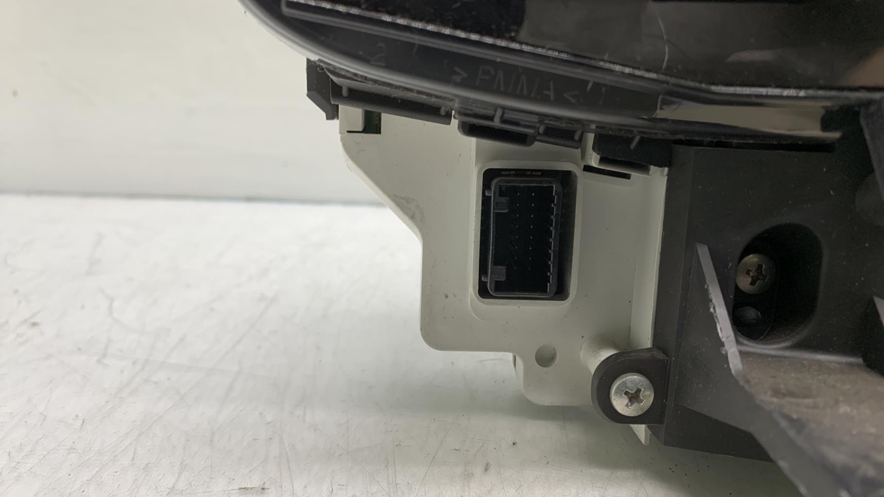 Compteur TOYOTA YARIS 2 PHASE 1 Essence - 1