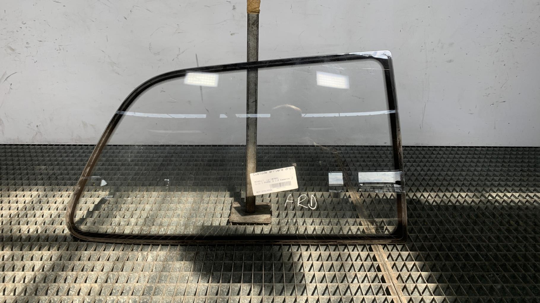 Custode arriere droit RENAULT CLIO 1 PHASE 3 Essence - 1