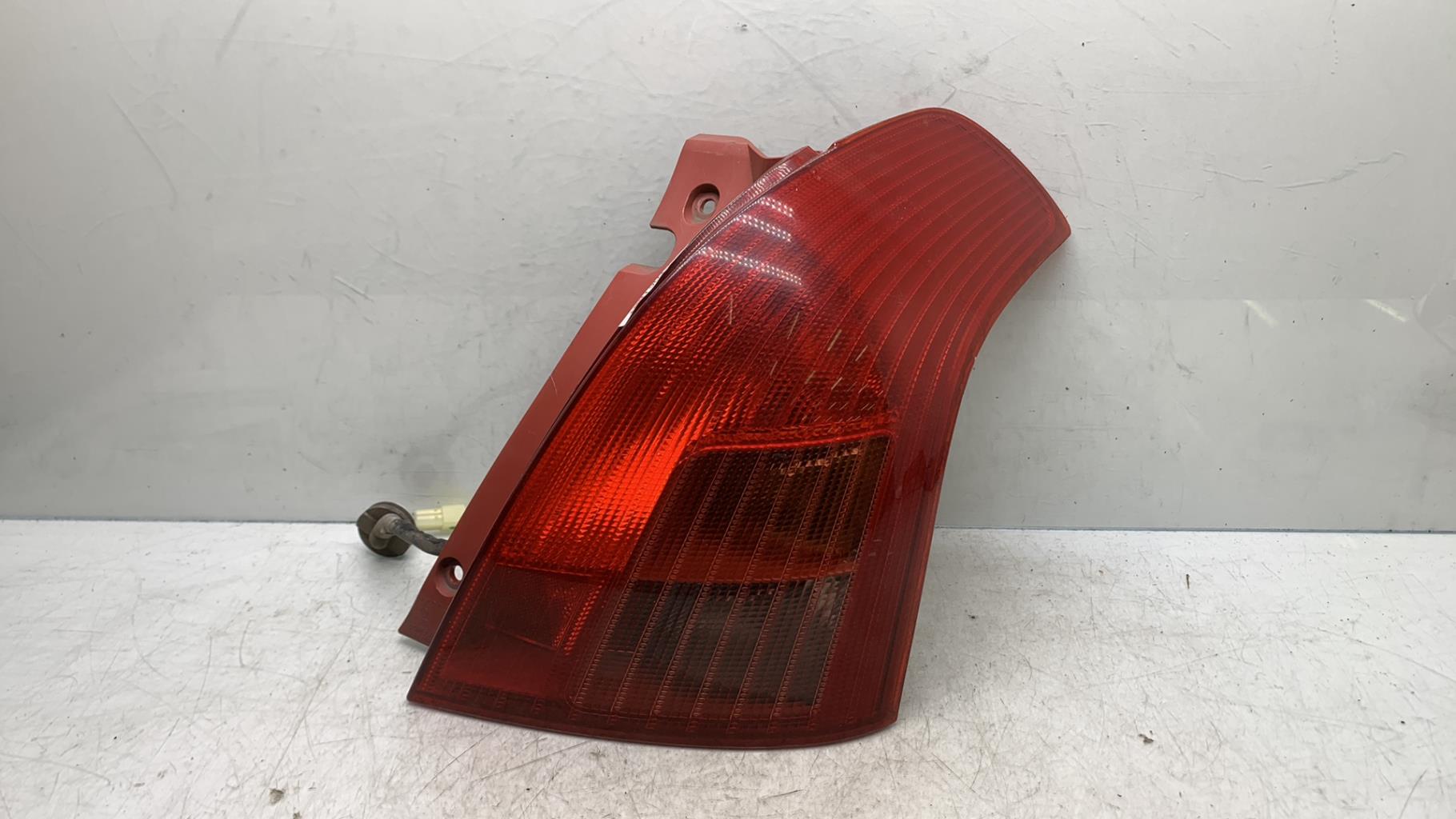 Fanale posteriore principale destro (luci) SUZUKI SWIFT 3 Gasolina - 1