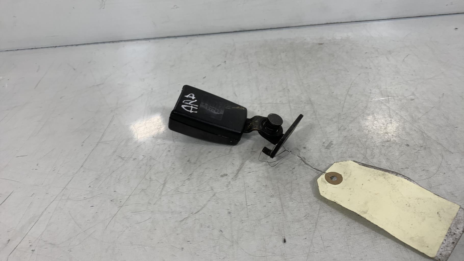 Aggancio cintura sicurezza posteriore destro OPEL ASTRA J SPORTS TOURER PHASE 2 BREAK Diésel - 1