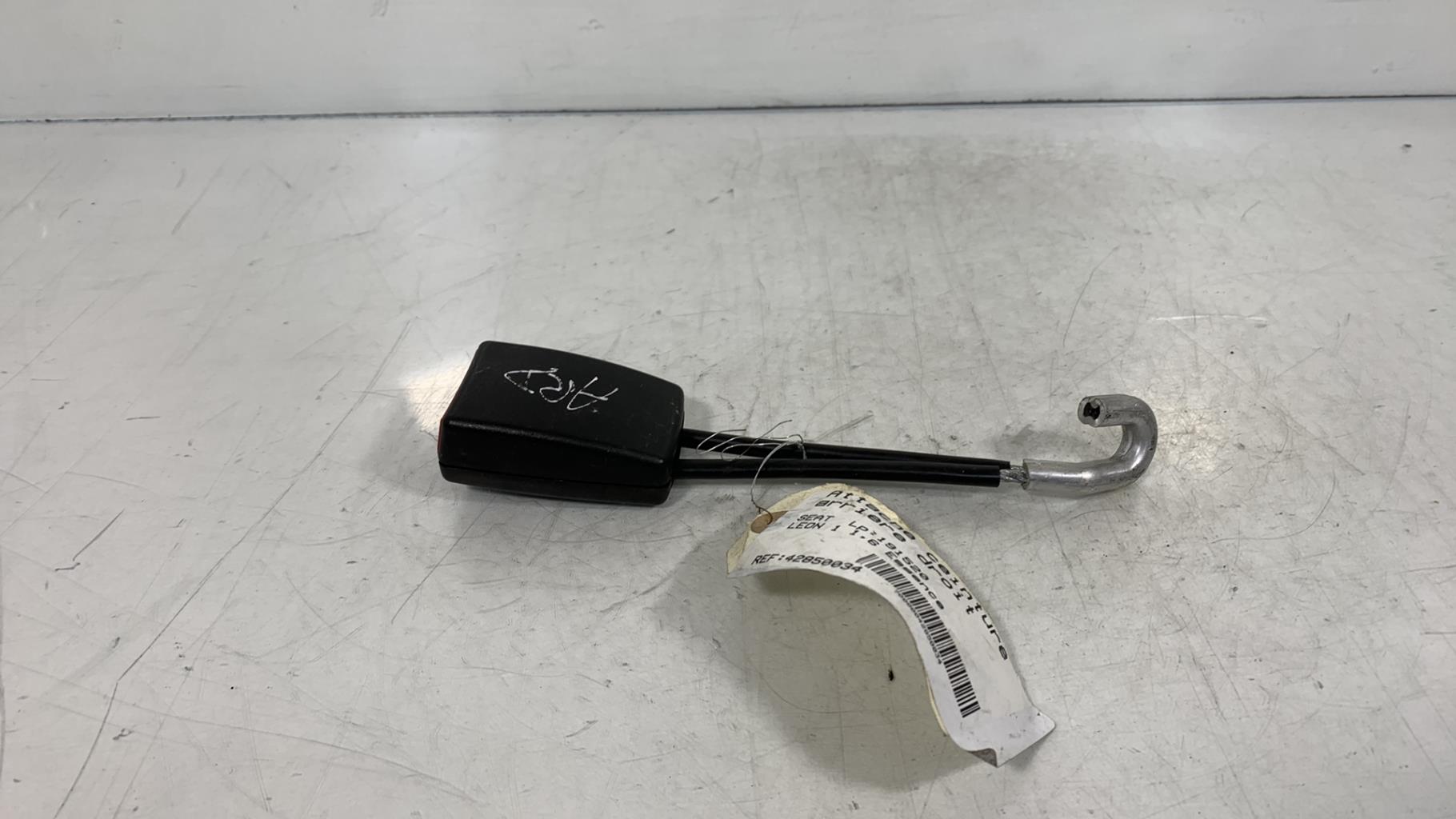 Aggancio cintura sicurezza posteriore destro SEAT LEON 1 Gasolina - 1