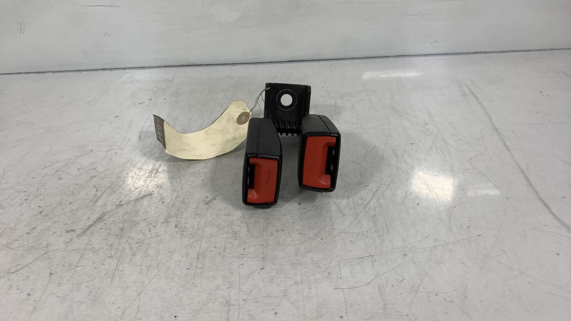 Aggancio cintura sicurezza posteriore sinistro OPEL ASTRA J PHASE 2 Diésel - 1