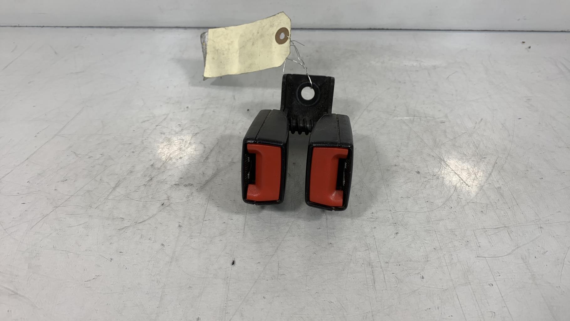 Aggancio cintura sicurezza posteriore sinistro OPEL ASTRA J SPORTS TOURER PHASE 2 BREAK Diésel - 1