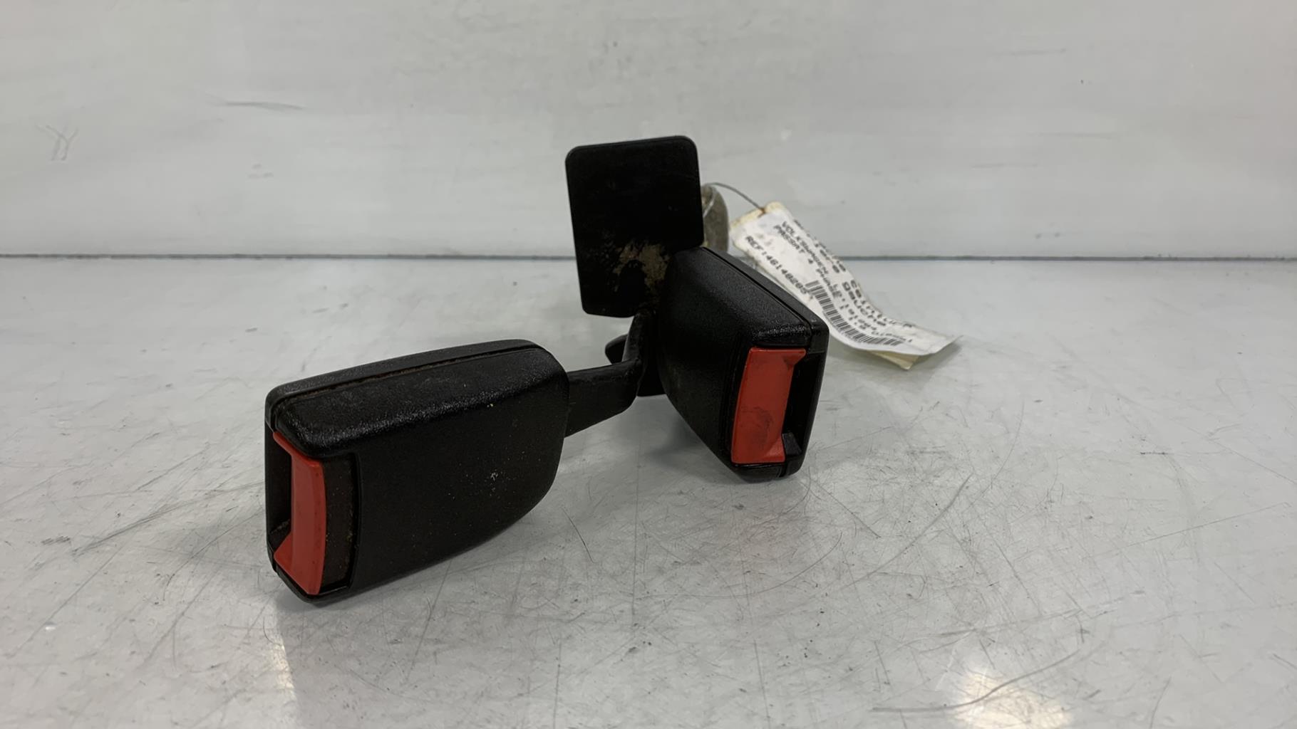 Aggancio cintura sicurezza posteriore sinistro VOLKSWAGEN PASSAT 4 PHASE 1 Diésel - 1