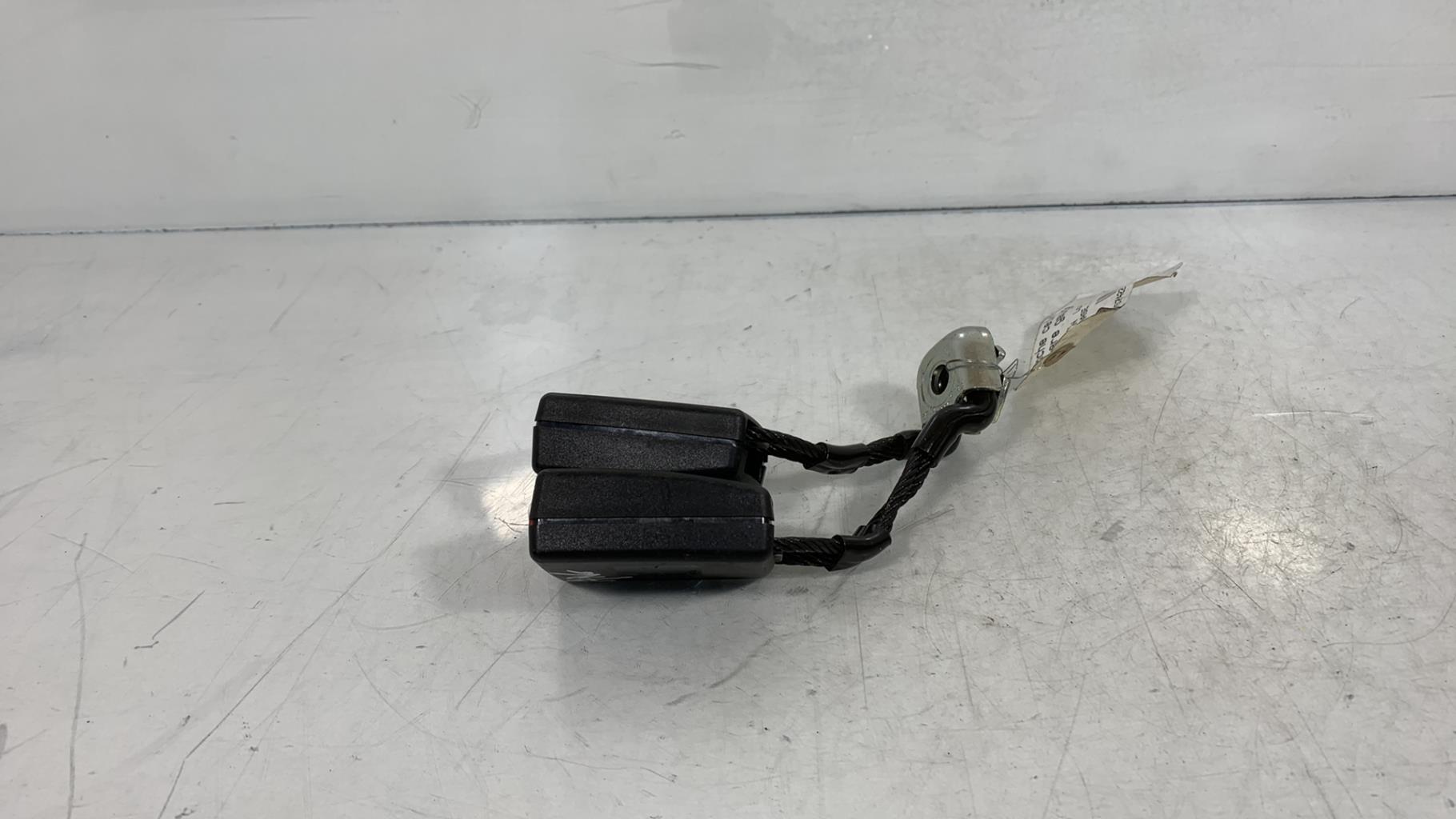 Aggancio cintura sicurezza posteriore sinistro VOLKSWAGEN POLO 5 PHASE 1 Gasolina - 1