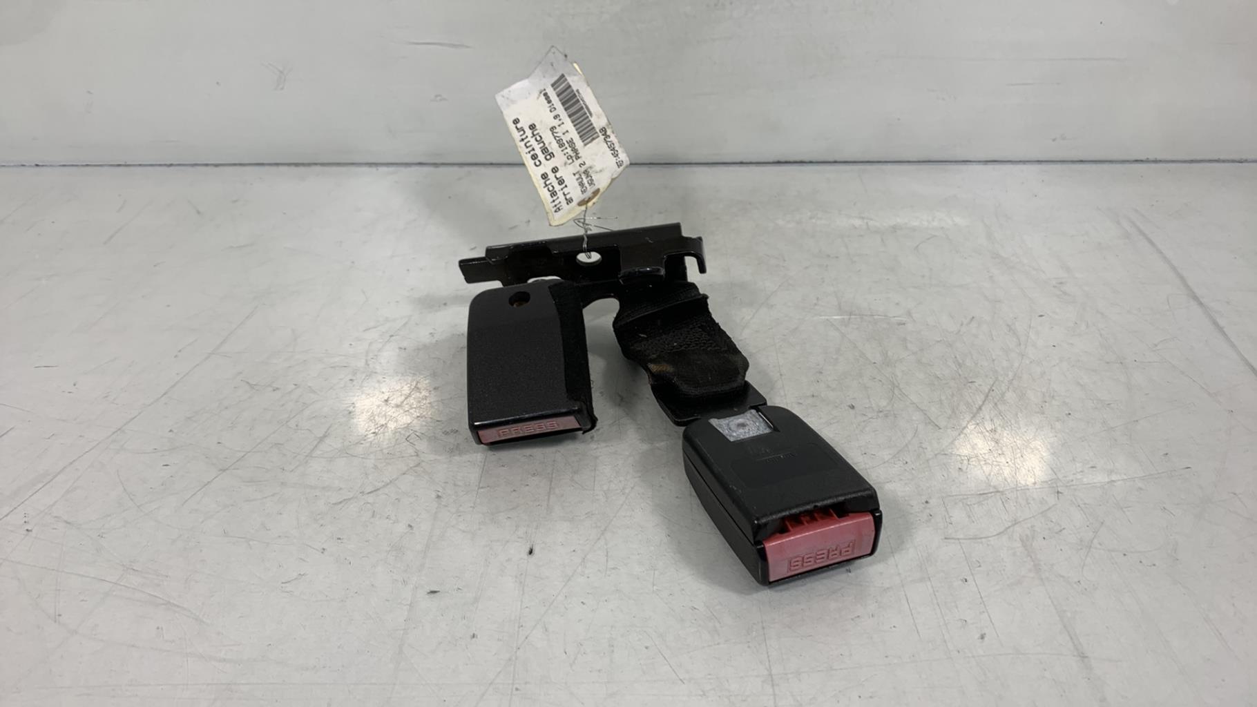 Aggancio cintura sicurezza posteriore sinistro RENAULT LAGUNA 2 PHASE 1 Diésel - 1