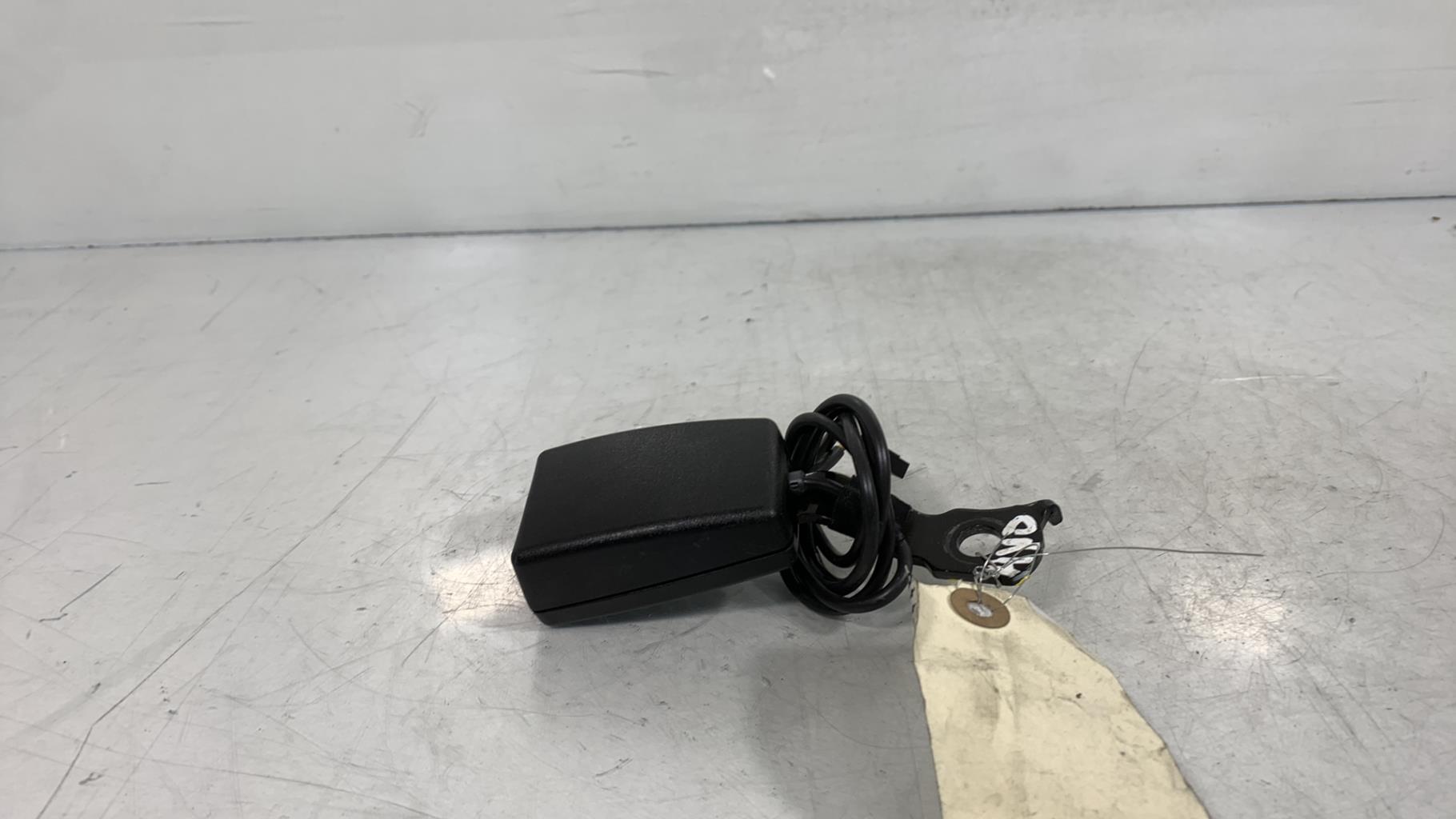 Aggancio cintura sicurezza anteriore destro VOLKSWAGEN UP PHASE 2 Gasolina - 1