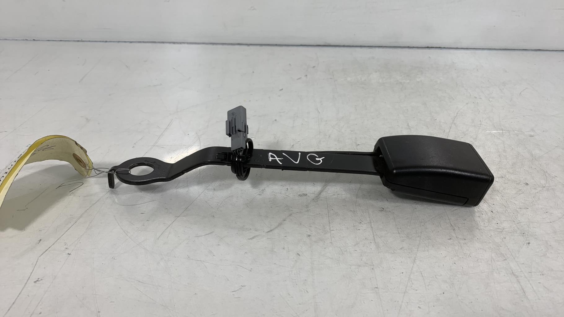 Attache ceinture avant gauche RENAULT CLIO 4 PHASE 1 Essence - 1
