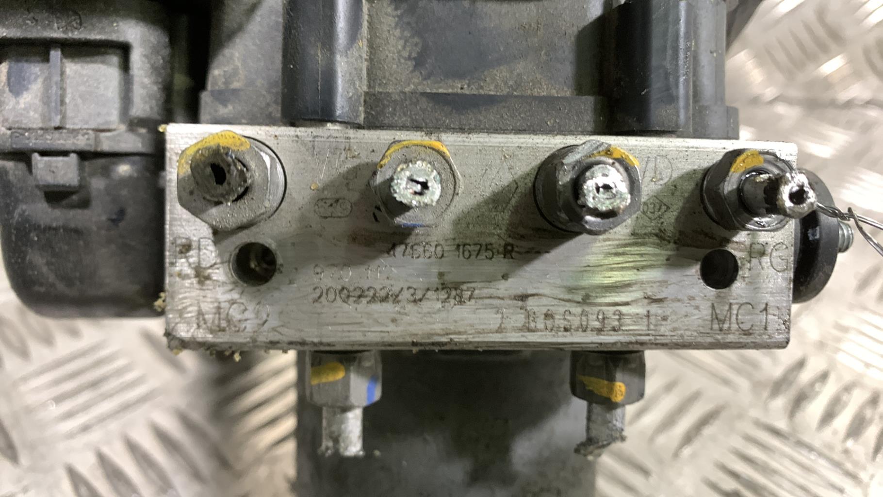Blocco ABS (antibloccaggio freni) RENAULT CLIO 5 PHASE 1 Diésel - 1