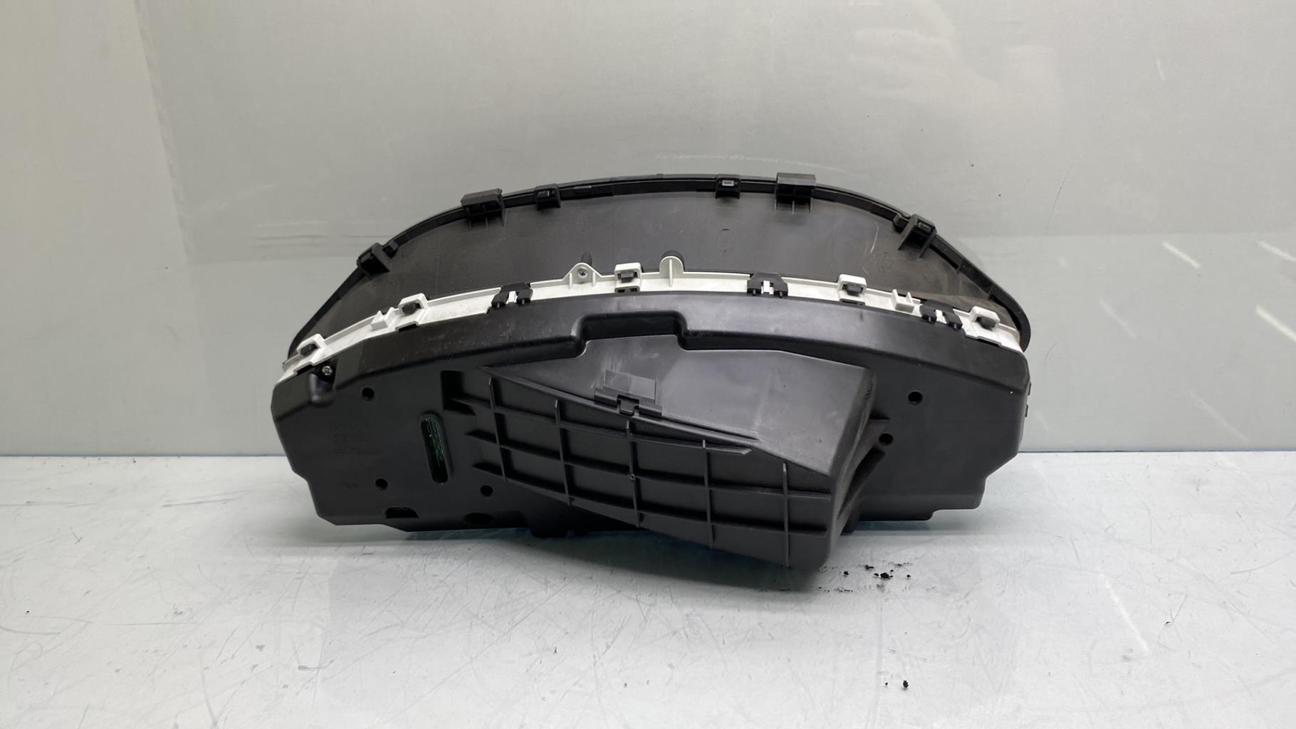 Compteur TOYOTA YARIS 2 PHASE 2 Essence - 1