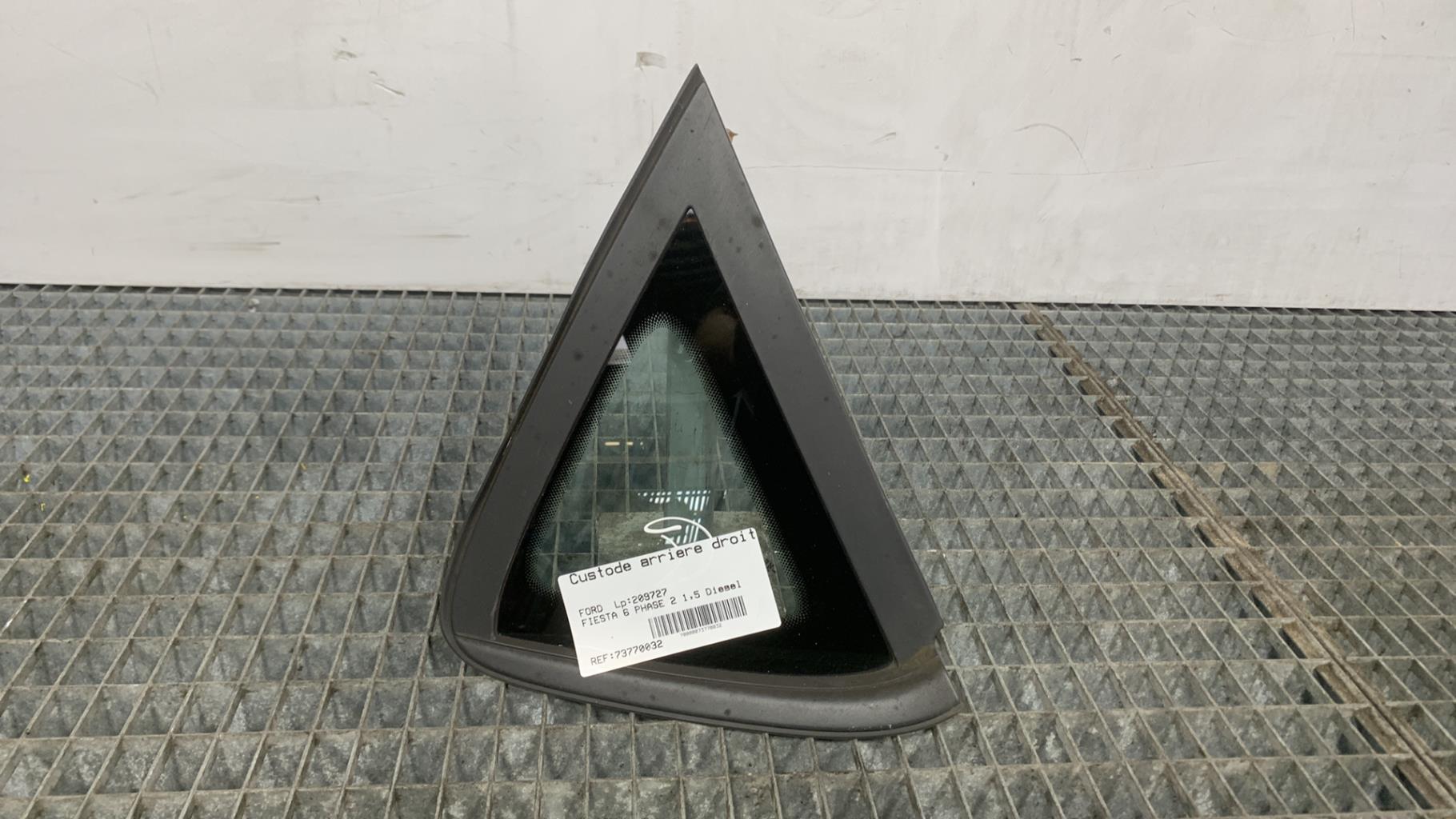 Custode arriere droit FORD FIESTA 6 PHASE 2 Diesel - 1