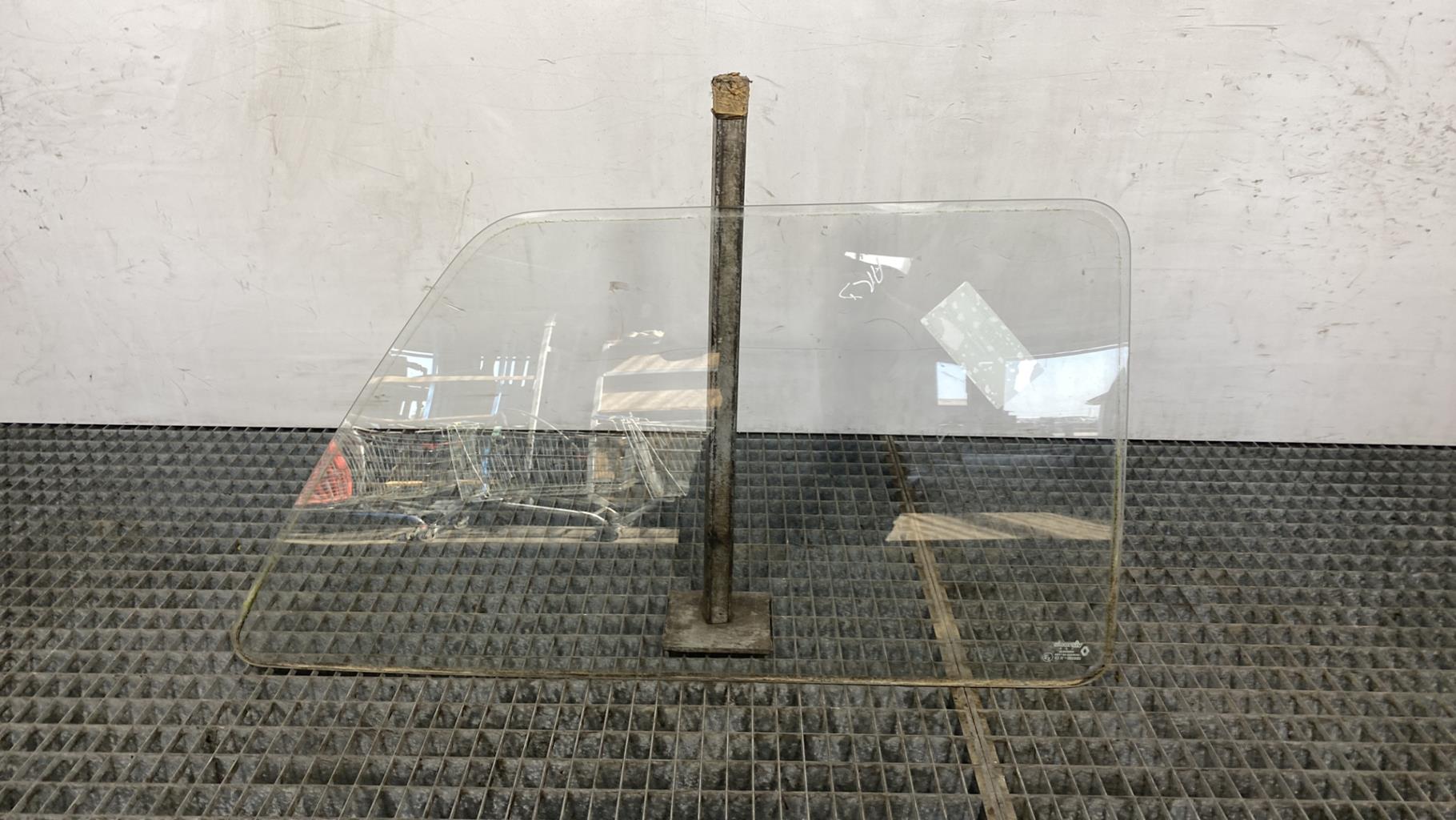 Custode arriere droit RENAULT SUPER 5 Essence - 1