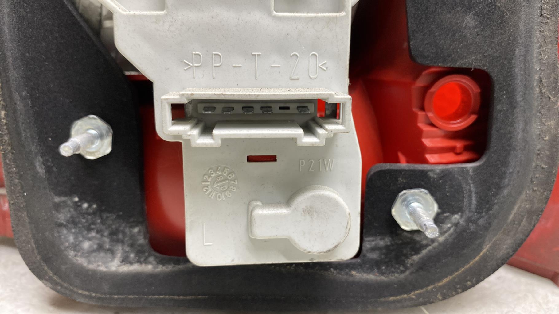 Fanale posteriore principale sinistro (luci) SKODA OCTAVIA 2 PHASE 1 BREAK  - 1
