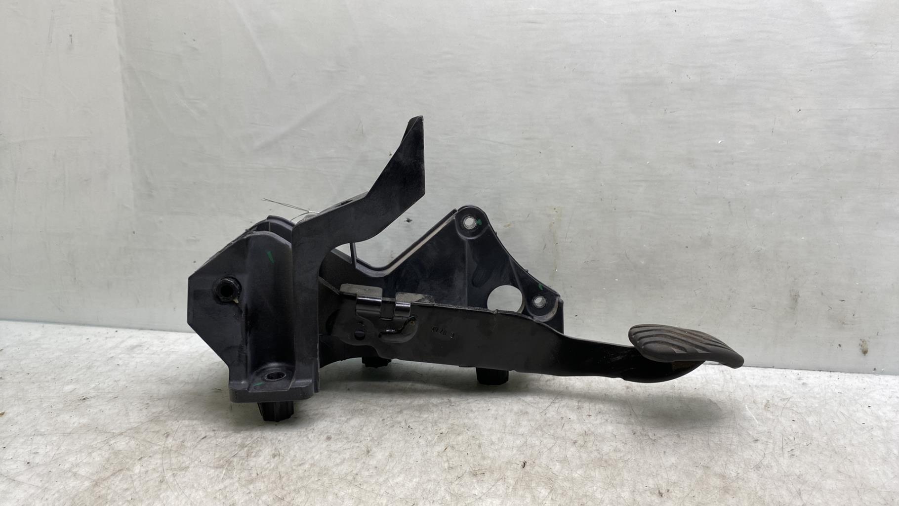 Pedale de frein RENAULT CLIO 5 PHASE 1 Diesel - 1