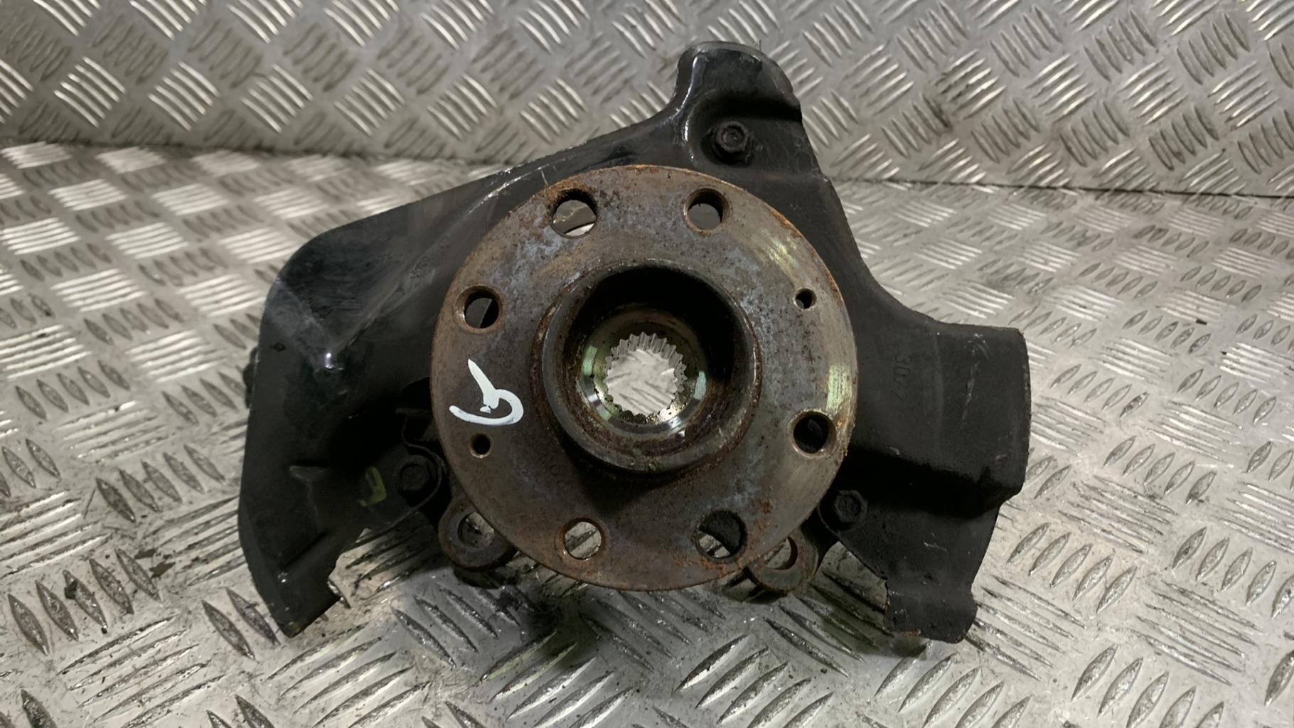 Fuso a snodo anteriore sinistro OPEL CORSA D PHASE 2 Gasolina - 1