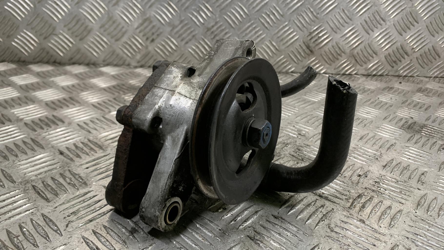 Pompe de direction HYUNDAI COUPE 1 Essence - 1