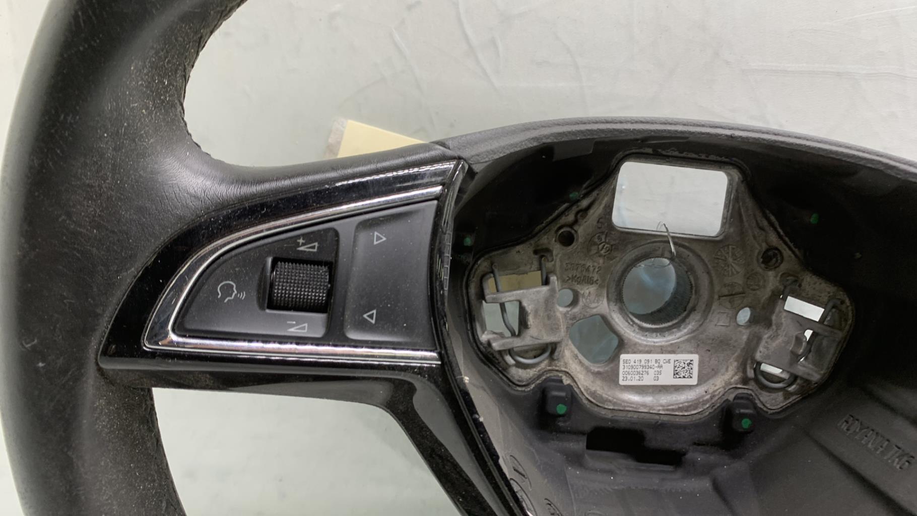 Volant SKODA OCTAVIA 3 PHASE 2 BREAK Essence - 1