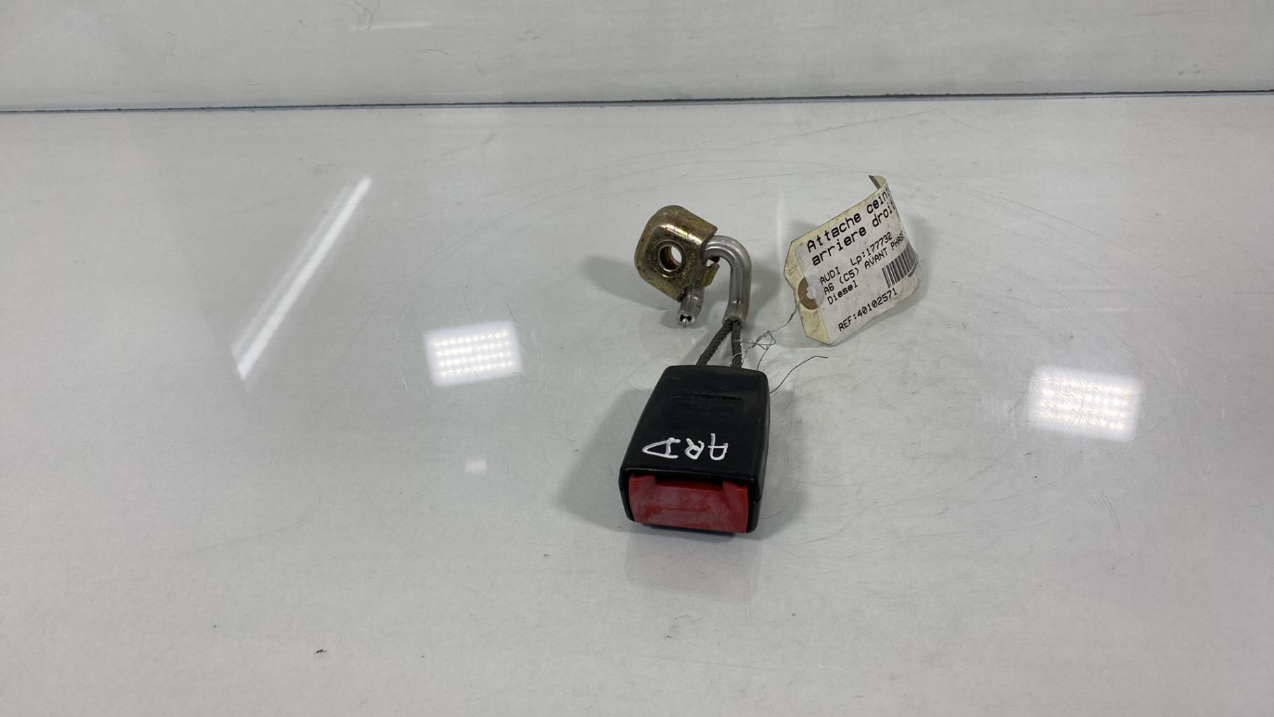 Aggancio cintura sicurezza posteriore destro AUDI A6 2 AVANT PHASE 1 BREAK Diésel - 1