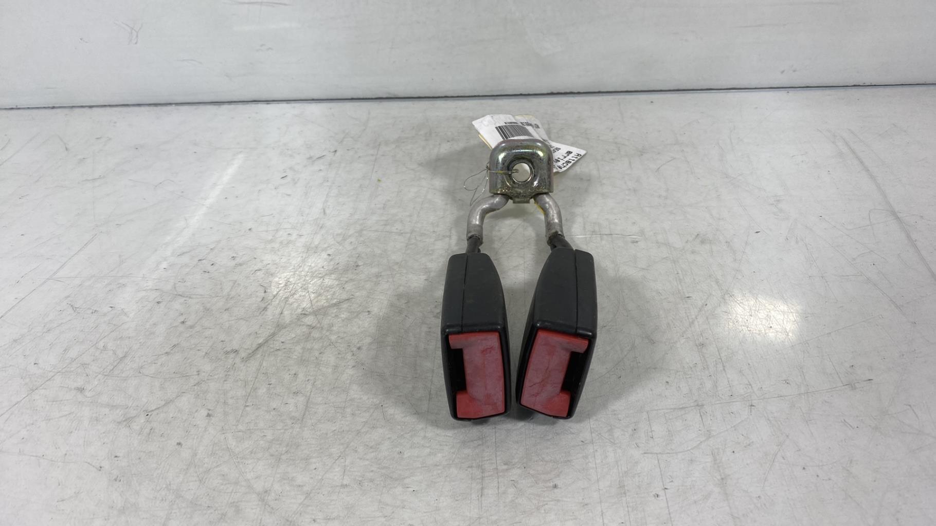 Aggancio cintura sicurezza posteriore sinistro SEAT IBIZA 3 PHASE 1 Diésel - 1