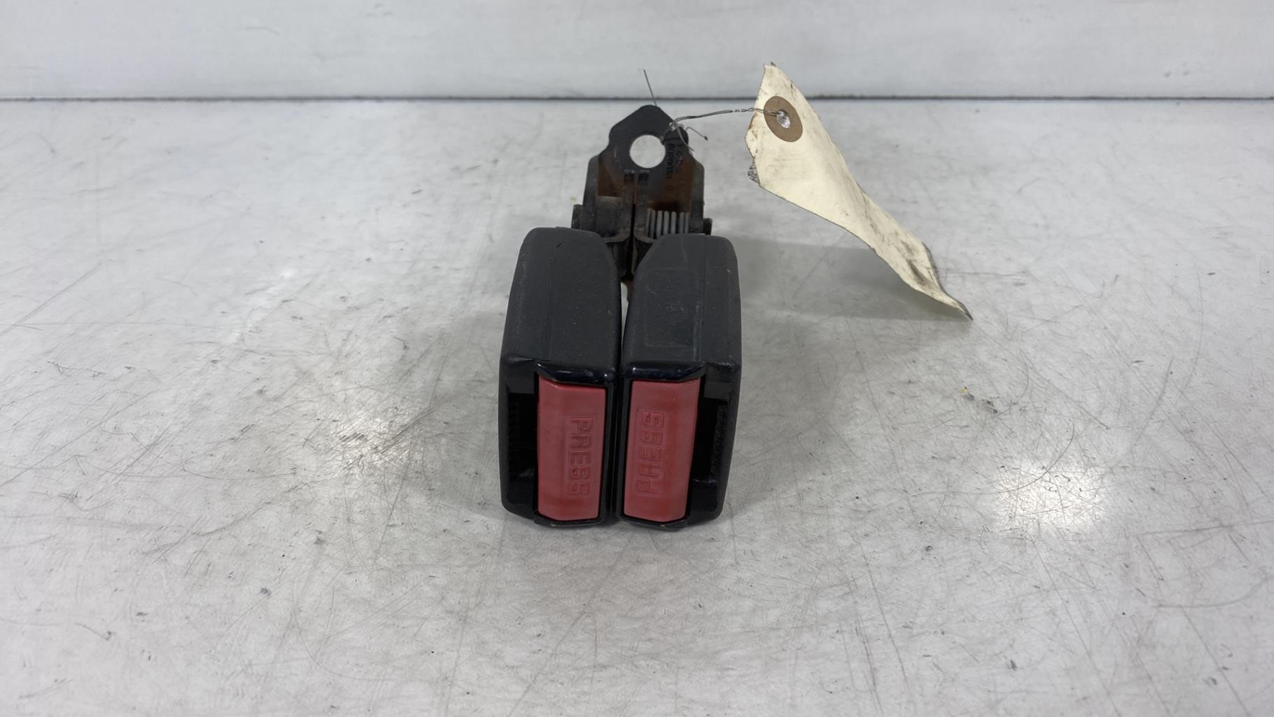 Aggancio cintura sicurezza posteriore sinistro PEUGEOT 407 PHASE 1 Diésel - 1