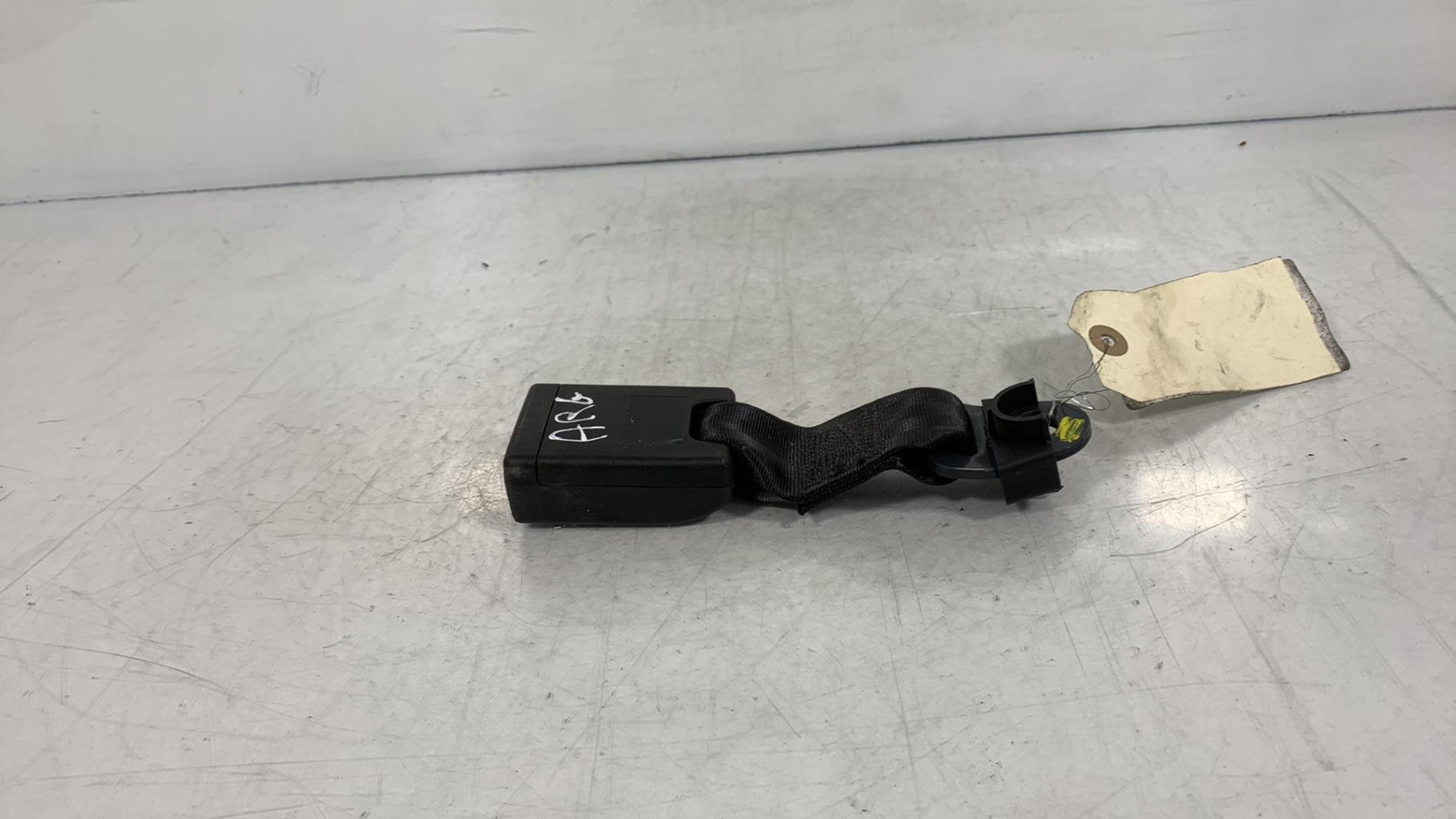 Aggancio cintura sicurezza posteriore sinistro PEUGEOT PARTNER 2 PHASE 2 Diésel - 1