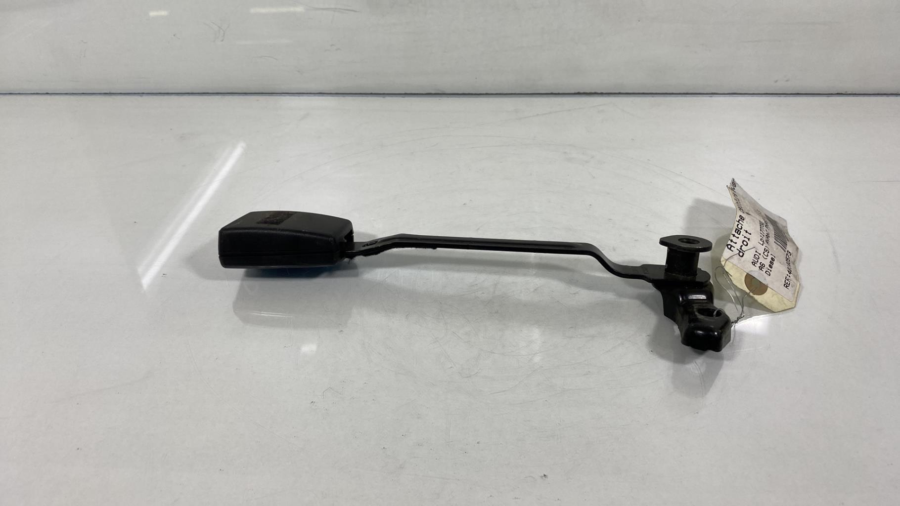 Aggancio cintura sicurezza anteriore destro AUDI A6 2 AVANT PHASE 1 BREAK Diésel - 1