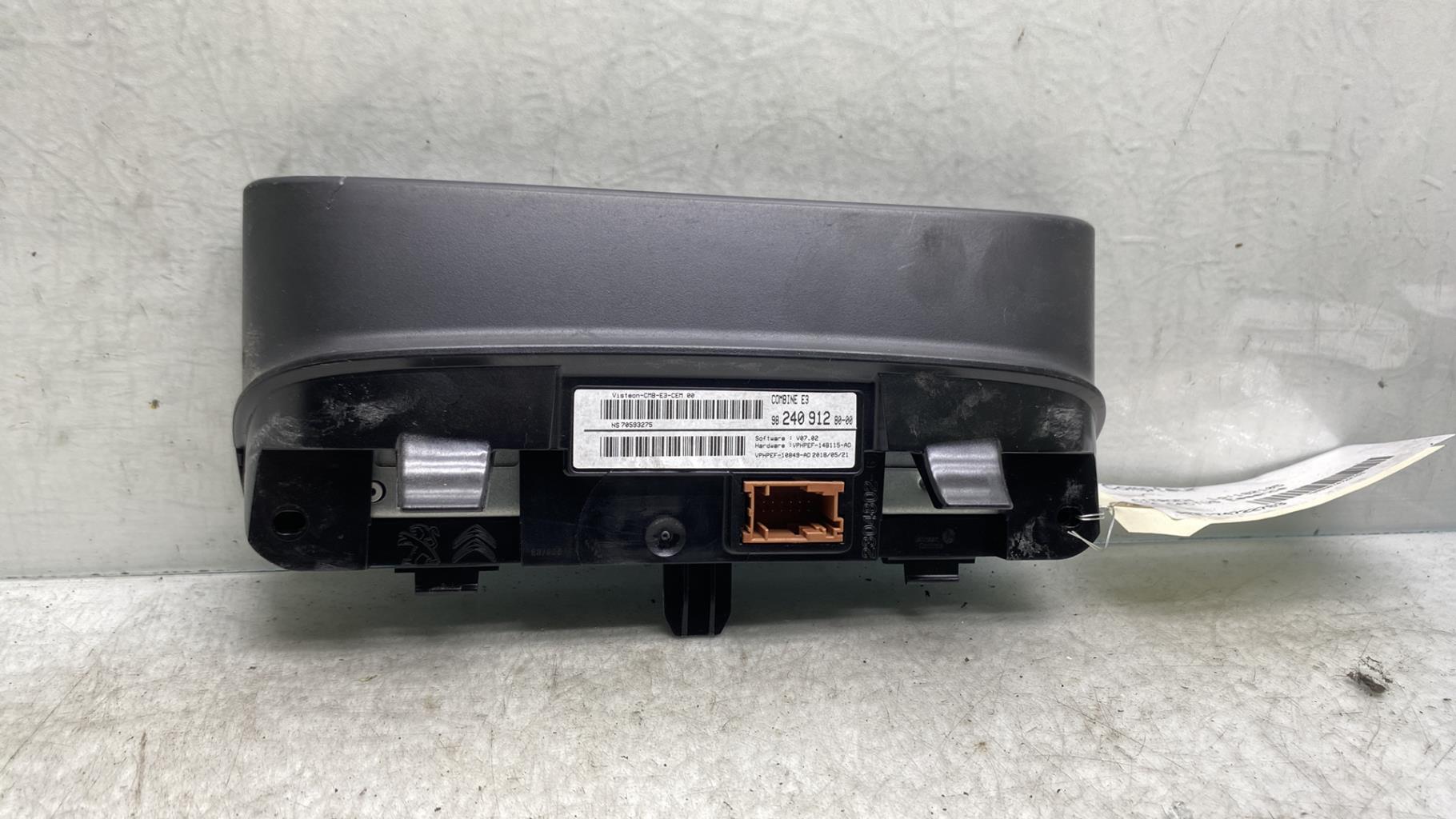 Compteur CITROEN C4 CACTUS Essence - 1