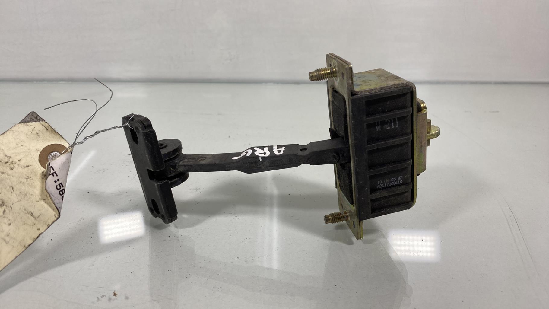 Arresto portiera posteriore sinistra MERCEDES CLASSE E 211 PHASE 1 Diésel - 1