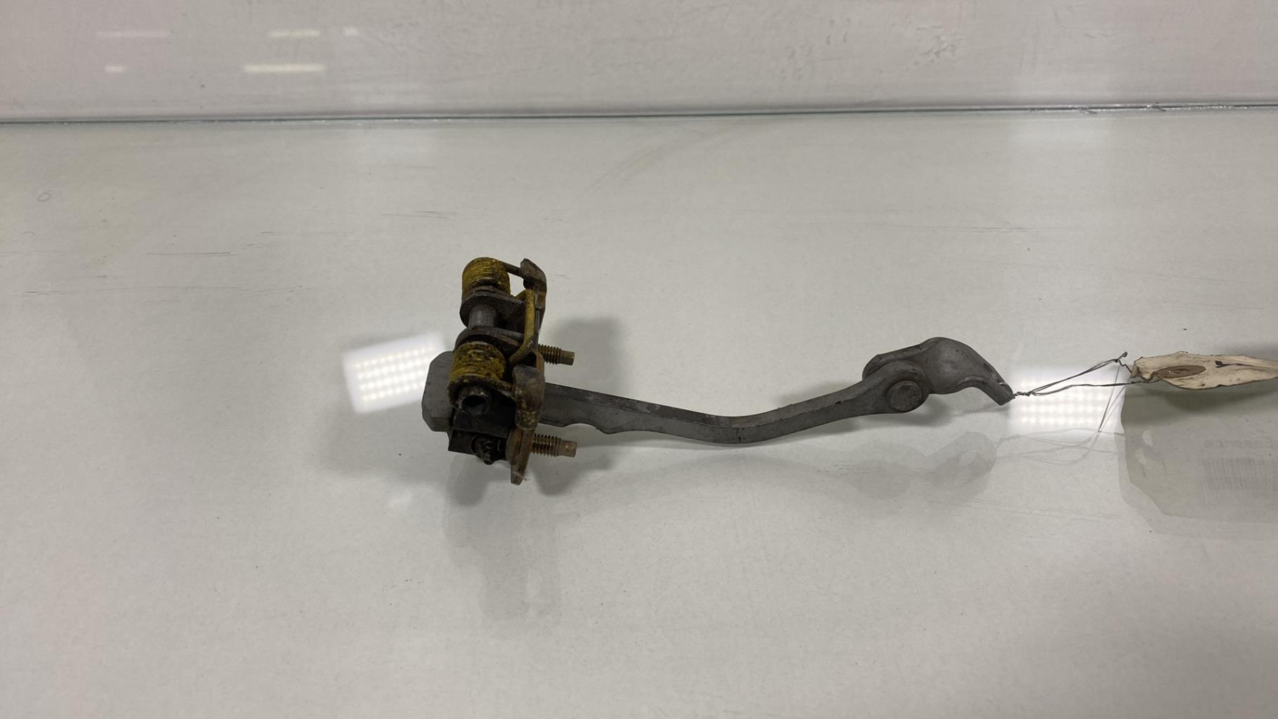 Arresto portiera posteriore sinistra RENAULT CLIO 2 PHASE 1 Gasolina - 1