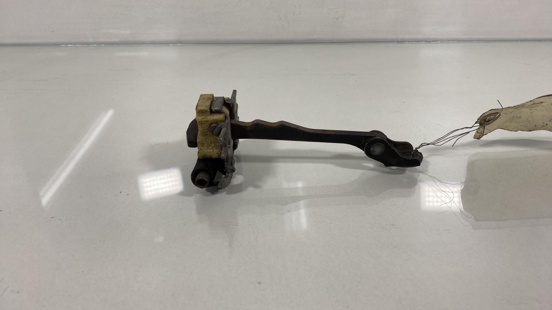 Arresto portiera posteriore sinistra RENAULT MEGANE 3 PHASE 2 Diésel - 1