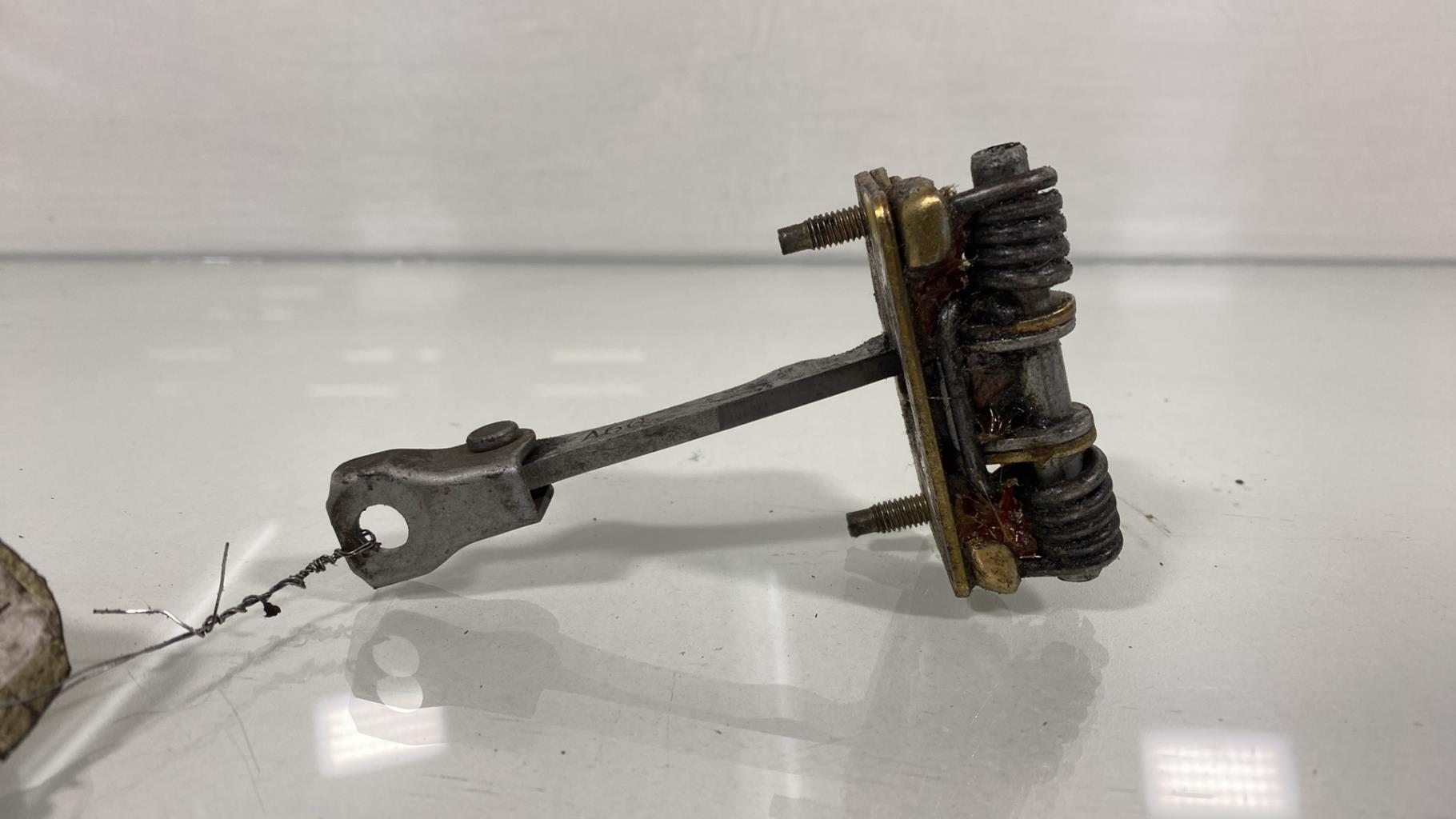 Arresto portiera anteriore sinistra RENAULT CLIO 2 PHASE 1 Diésel - 1