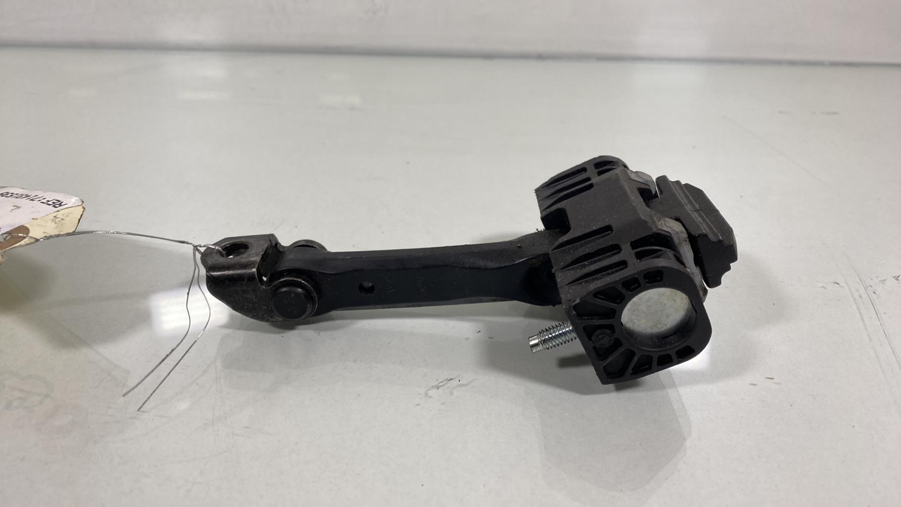 Arresto portiera anteriore sinistra PEUGEOT 407 PHASE 1 BREAK Diésel - 1