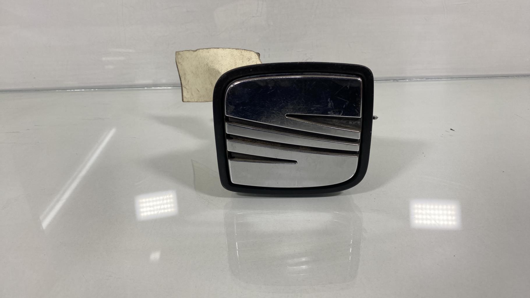 Bouton de coffre SEAT IBIZA 2 PHASE 3 Essence - 1