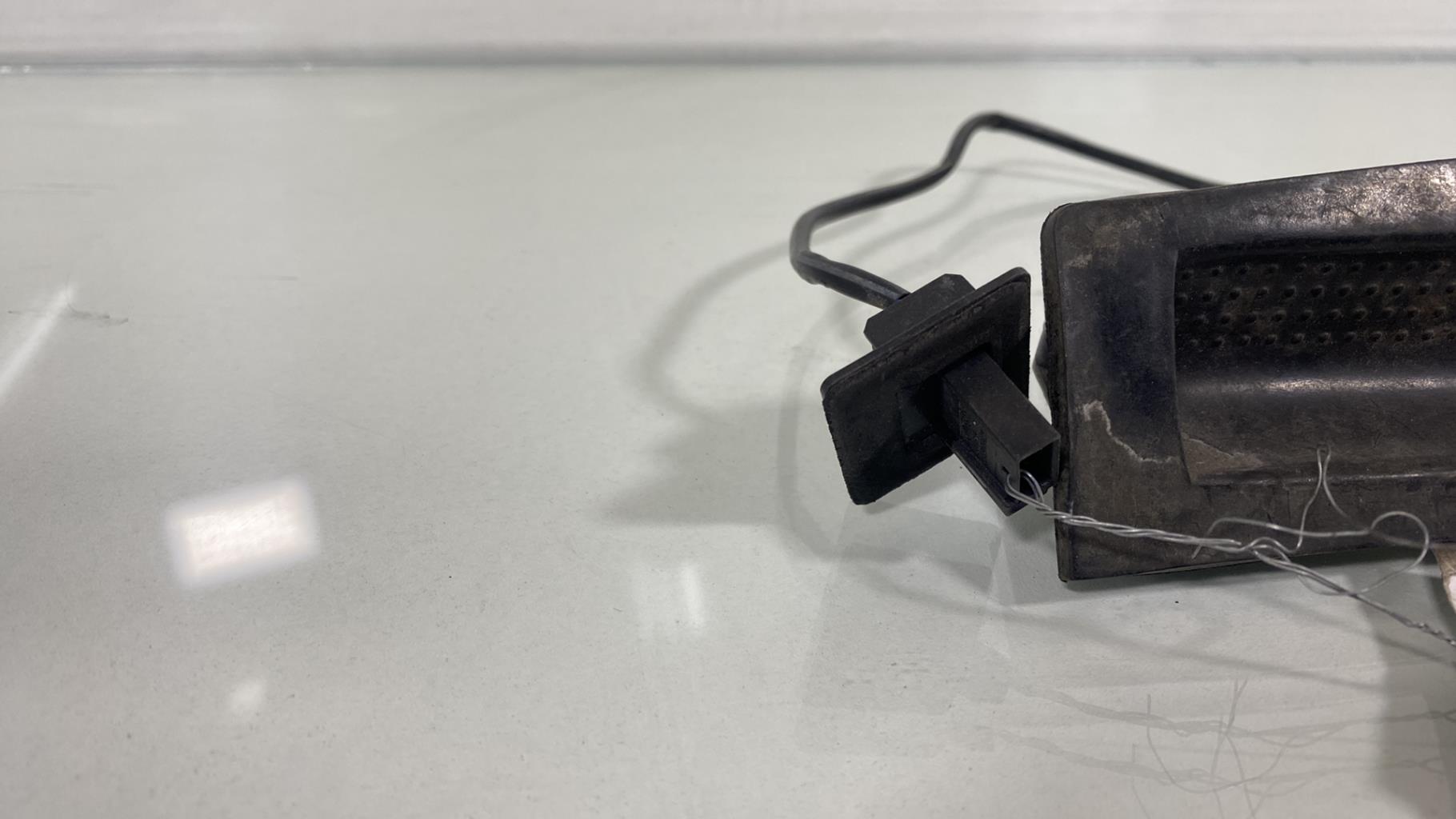 Bouton de coffre OPEL ASTRA H GTC PHASE 2 Diesel - 1