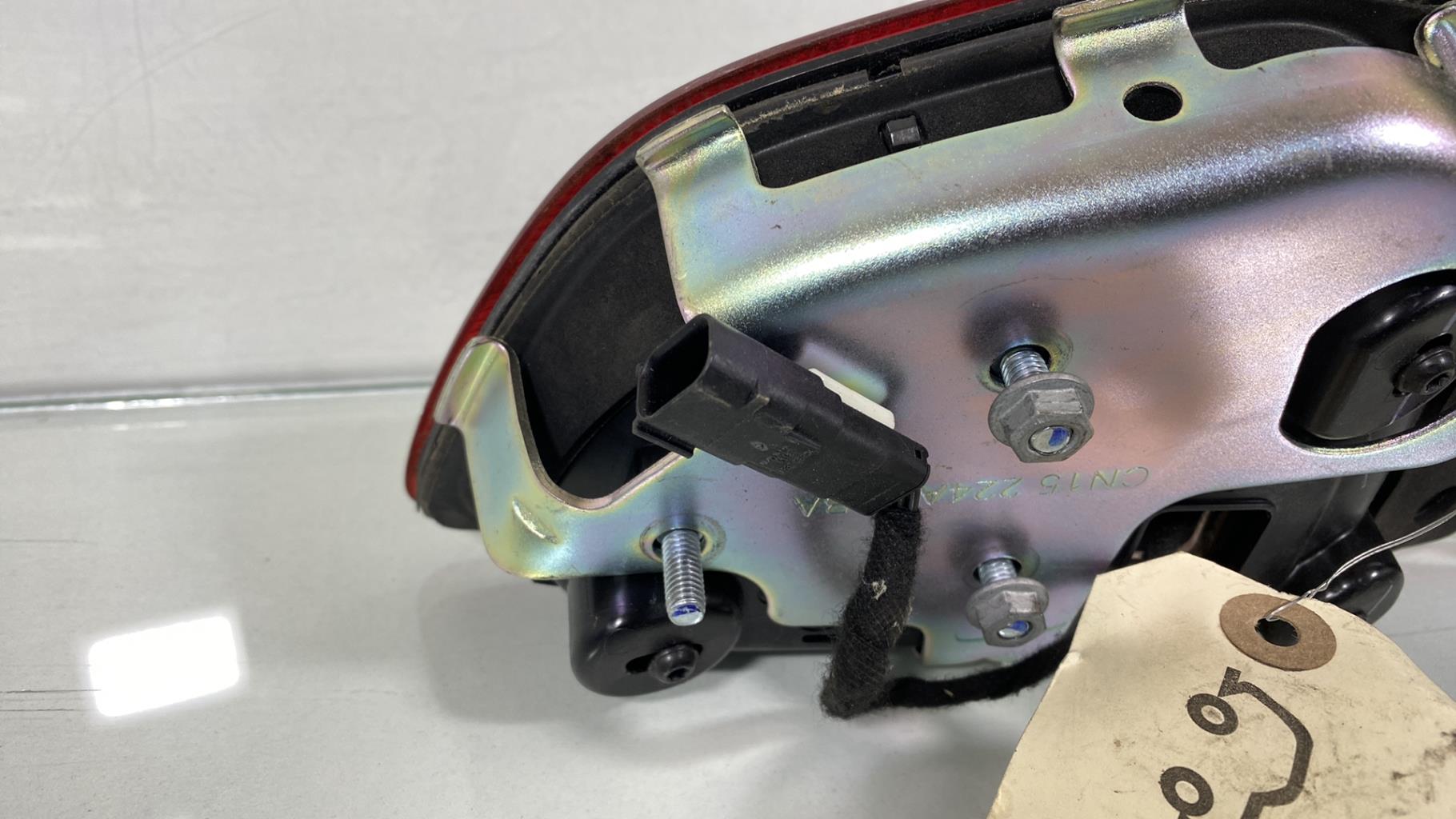 Bouton de coffre FORD ECOSPORT PHASE 3 Essence - 1