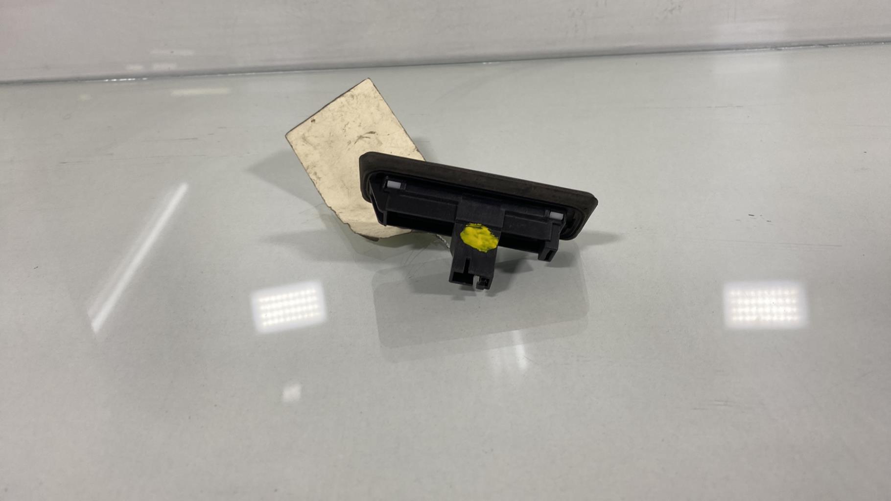 Bouton de coffre SKODA FABIA 2 PHASE 2 Essence - 1