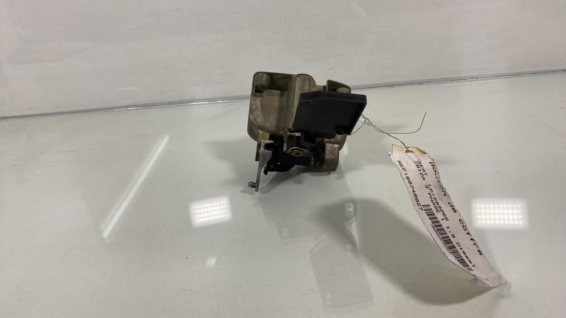 Bouton de coffre SEAT IBIZA 3 PHASE 1 Diesel - 1