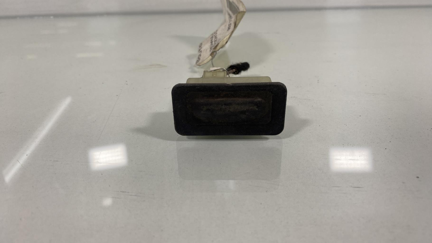 Bouton de coffre RENAULT SCENIC 1 PHASE 2 Diesel - 1