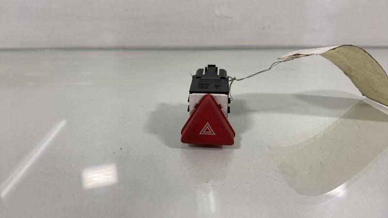 Bouton de warning VOLKSWAGEN GOLF 5 Diesel - 1