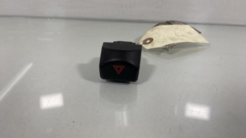 Bouton de warning NISSAN MICRA 3 PHASE 2 Essence - 1