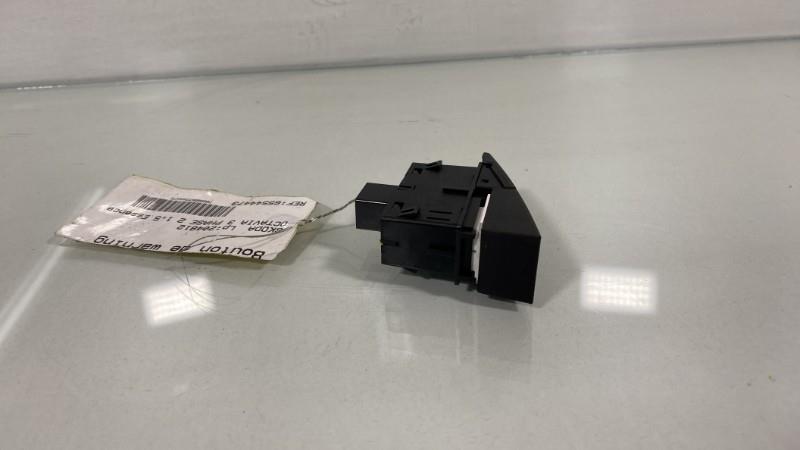 Bouton de warning SKODA OCTAVIA 3 PHASE 2 Essence - 1